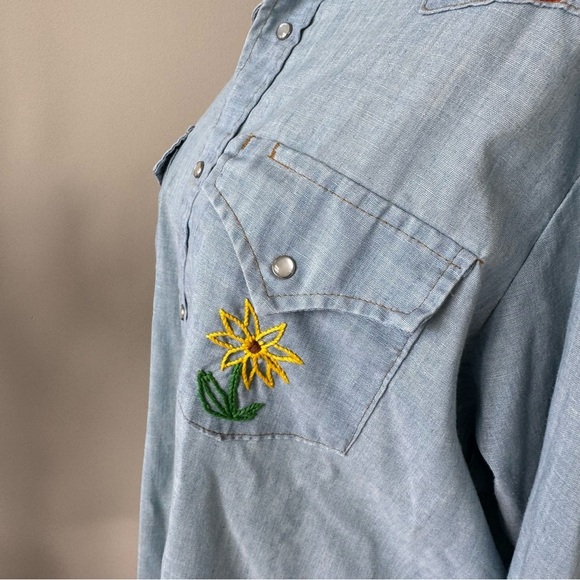 Vintage! Western Sewn Embroidered Light Blue Chambray Denim Shirt - Picture 10 of 14
